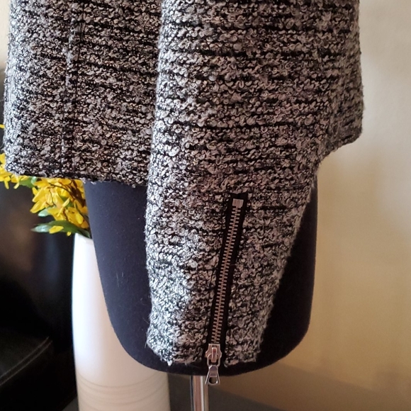 Blazer - Picture 5 of 5